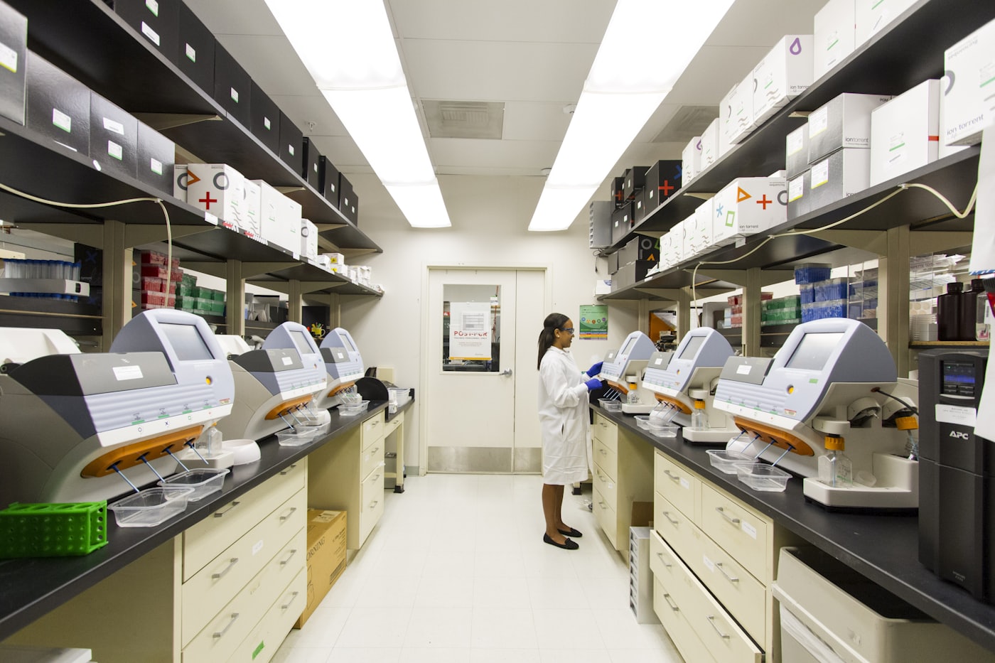Rows of networked diagnostic instruments in a clinical lab